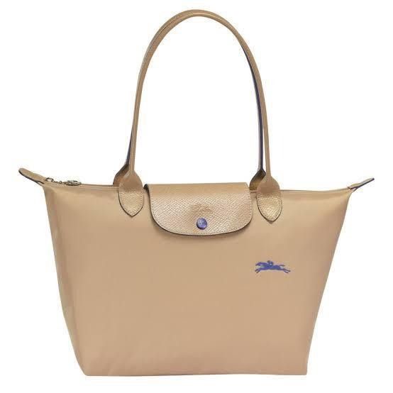 Longchamp Le Pliage Beige Tote - 70th Edition small long handle (Category: Luxury Bags & Wallets) located in Muntinlupa City. Submitted by secondemain.ph (Listing ID 1440809582, Image 1). Description: •Color: Beige •Size: 24CM Height 27CM Length Strap: (Long handle) •Hardware: Gold-tone Hardware •Other details: Zip closure, Nylon Material •Inclusions: Care card, Longchamp paperbag •SRP: Euro 180++ •Photos: Please refer to photo 2 onwards for the 