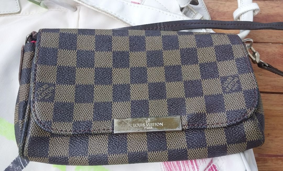 Louis Vuitton Small Bag (Category: Luxury Bags & Wallets) located in Angeles City. Submitted by city_lightsss (Listing ID 1440843733, Image 1). Description: - Pasalubong from Japan - Legit/Off not guaranteed but it is very thick & durable. Di nag babago ang color/fade at di nayuyupi yung pagka leather. It has a kili-chain handle but I took it off, so I'm selling it cheap nalang - Declutter project - Normal sign of usage, but no damage - SF c/o bu