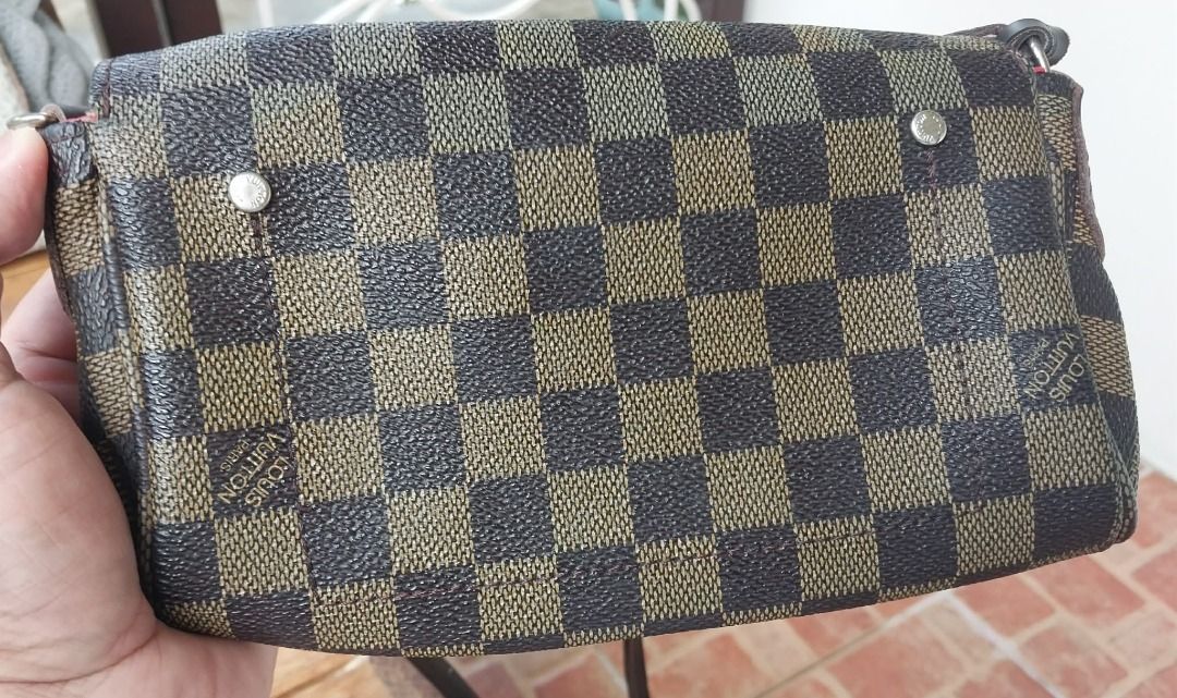 Louis Vuitton Small Bag (Category: Luxury Bags & Wallets) located in Angeles City. Submitted by city_lightsss (Listing ID 1440843733, Image 2). Description: - Pasalubong from Japan - Legit/Off not guaranteed but it is very thick & durable. Di nag babago ang color/fade at di nayuyupi yung pagka leather. It has a kili-chain handle but I took it off, so I'm selling it cheap nalang - Declutter project - Normal sign of usage, but no damage - SF c/o bu