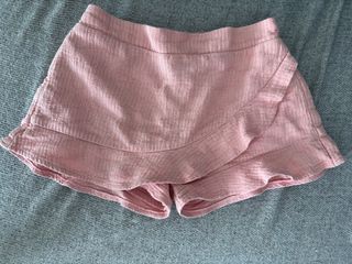 (Category: ) located in . Submitted by warinmywardrobe (Listing ID 1440844801, Image 1). Description: .