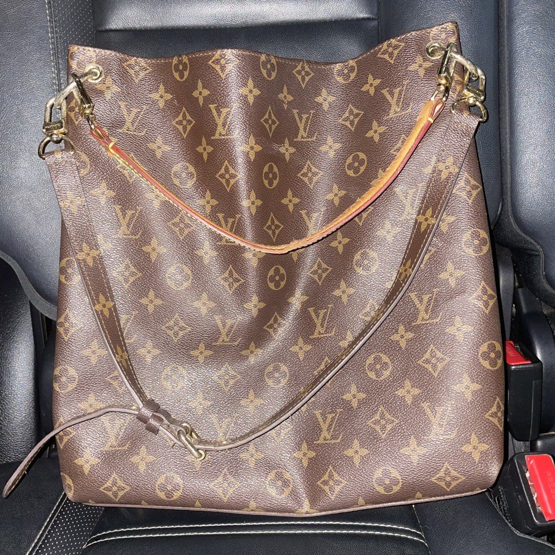 LV Metis Hobo (Category: Luxury Bags & Wallets) located in Davao. Submitted by luckybird3 (Listing ID 1440876091, Image 2). Description: Bought in a curated shop that sells luxury bags Well used (see pictures) 📍Davao City Shipping is to be shouldered by the buyer.