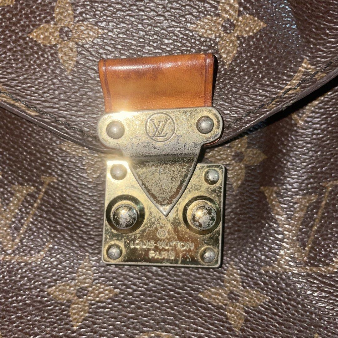 LV Metis Hobo (Category: Luxury Bags & Wallets) located in Davao. Submitted by luckybird3 (Listing ID 1440876091, Image 3). Description: Bought in a curated shop that sells luxury bags Well used (see pictures) 📍Davao City Shipping is to be shouldered by the buyer.