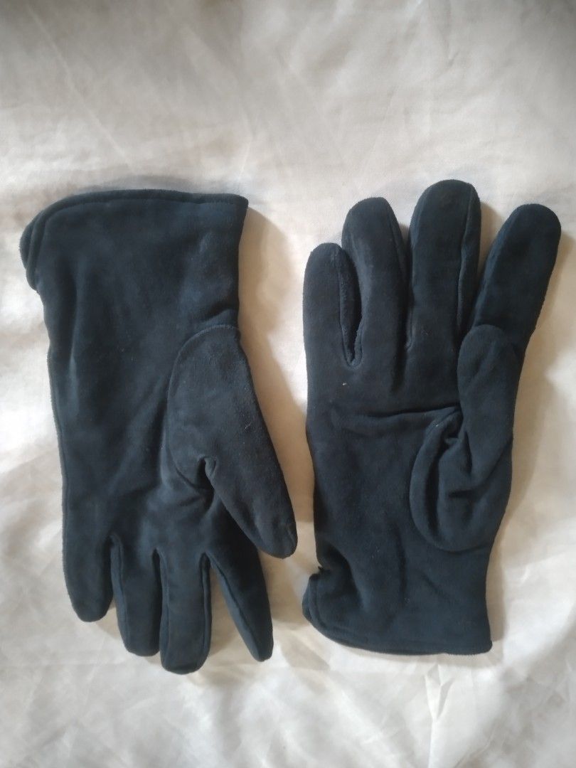 100% Lane Wool blue Suede Gloves Size 7 1/2 (Category: Gloves) located in Pasig City. Submitted by aecollection03 (Listing ID 1440825402, Image 2). Description: -Unused and stored - Dark blue suede gloves - Lined with 100% wool ( lightweight woven wool) - Made in Italy - says Size 7 1/2- pls.check last pic for measurement. - Features a small jeweled embellishment on the right glove - Classic and elegant style - Suitable for Driving -Collection.