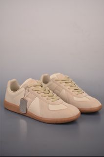 (Category: ) located in . Submitted by outletshoes (Listing ID 1440884509, Image 1). Description: .