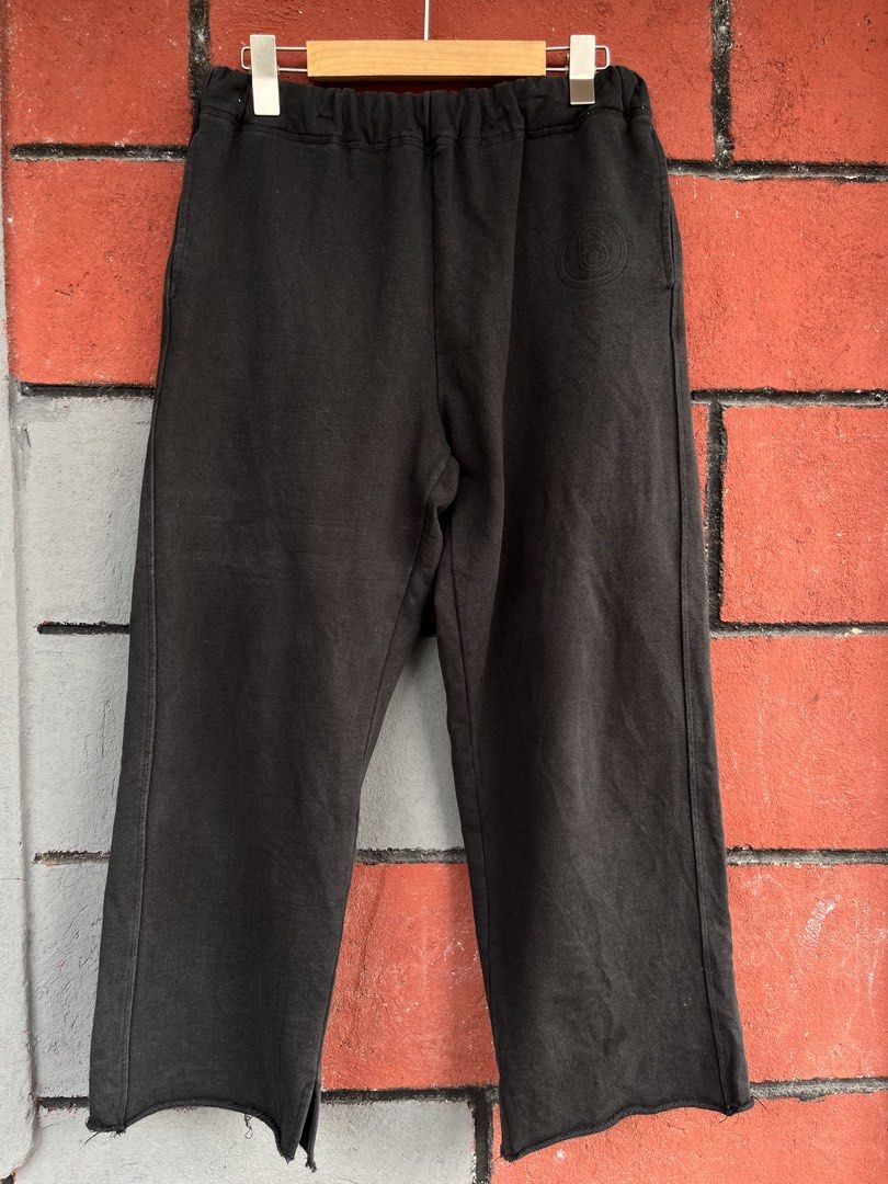 Maison Martin Margiela (Category: Luxury Apparel) located in Baguio. Submitted by SharylCaranay (Listing ID 1440821163, Image 1). Description: Needs heavy laundry 🧺 ❌washable stain Dimes: 30-45*33.5.