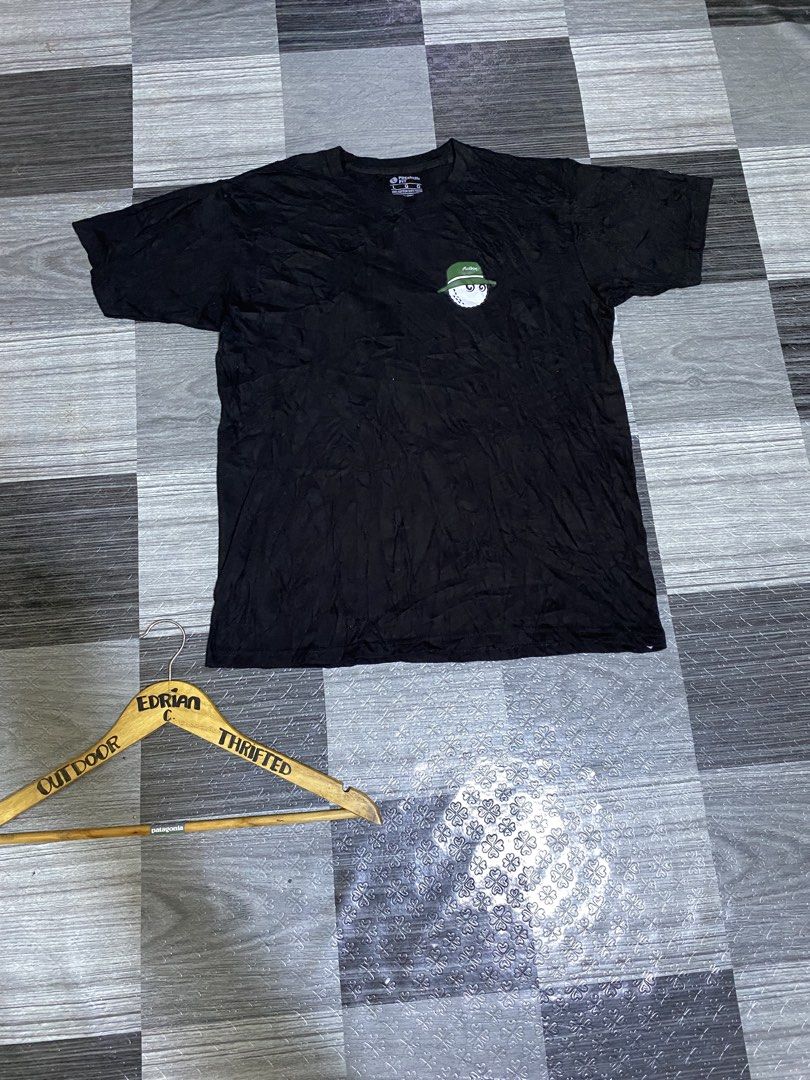 Malbon - Tshirt - Mens Large (fit sa Medium) (Category: Coats, Jackets and Outerwear) located in General Santos City (Dadiangas). Submitted by castilloed98 (Listing ID 1440801825, Image 1). Description: Malbon Dimes 20.5 x 26 No Crankprint .