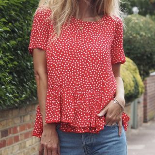 (Category: ) located in . Submitted by shop.sisterscloset (Listing ID 1440921871, Image 1). Description: .
