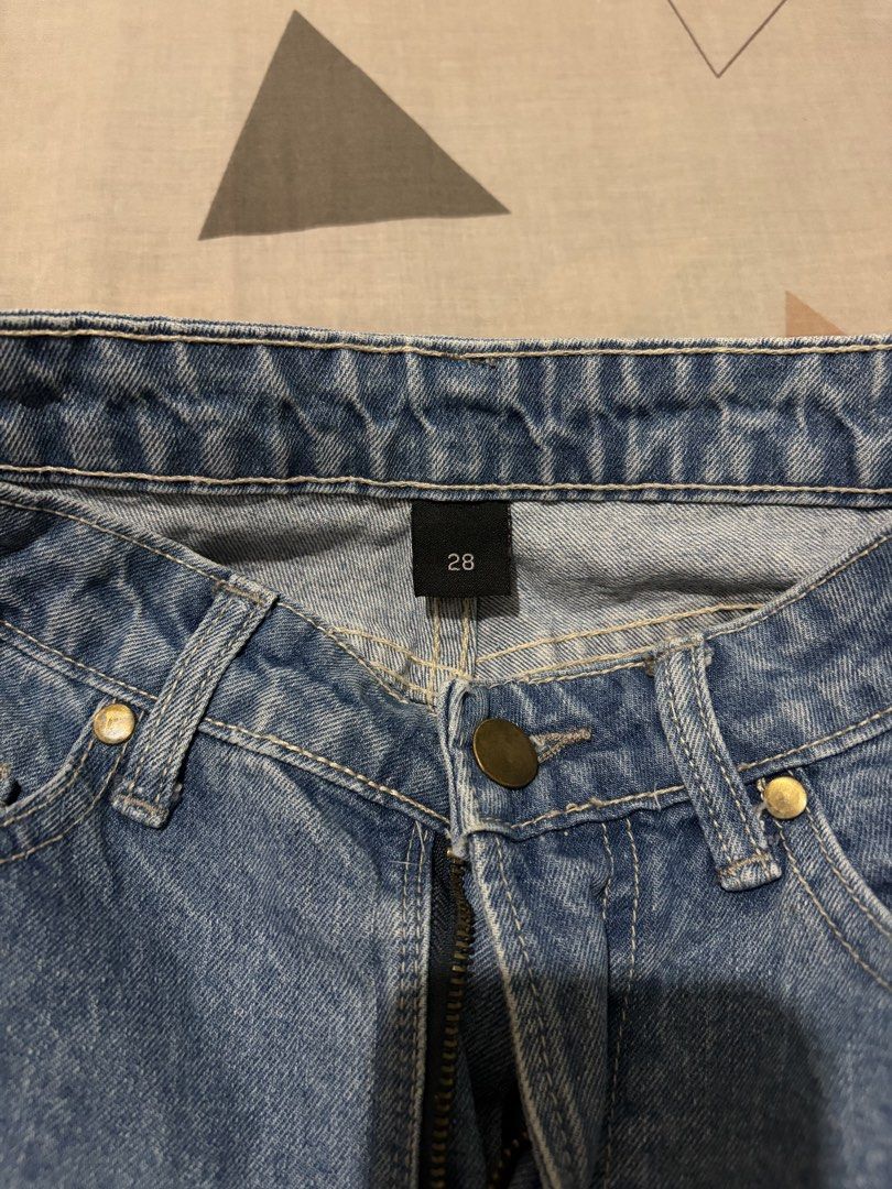 Maong Denim Pencil Skirt (Category: Skirts) located in San Pedro. Submitted by matchlant_ (Listing ID 1440932379, Image 3). Description: Size 27-28 Loc: San Pedro, Laguna .
