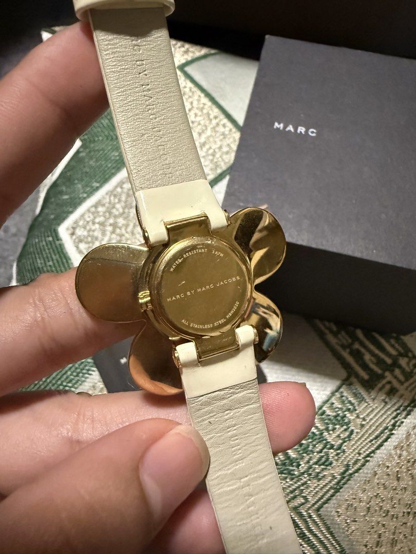 Authentic Marc Jacobs Daisy Watch (Category: Women's Watches) located in Naga. Submitted by grand_trehh (Listing ID 1440895275, Image 2). Description: Marc Jacobs Daisy Watch Genuine Leather in great condition and complete with box .