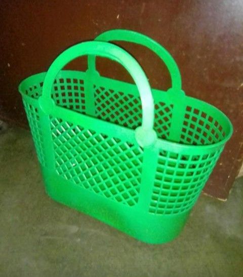 Market Basket (Green XL) (Category: Gift Baskets & Hampers) located in Quezon City. Submitted by iam_mijo (Listing ID 1440825822, Image 1). Description: Market Basket Brand: Sunnyware Material: Plastic Green color Huge size (like xl) Never used (naitago lang) It was cleaned already Made in the Philippines *Yellow Basket also available (L size), different design (used) Same day delivery via Lalamove* or you may book a delivery service of your choi