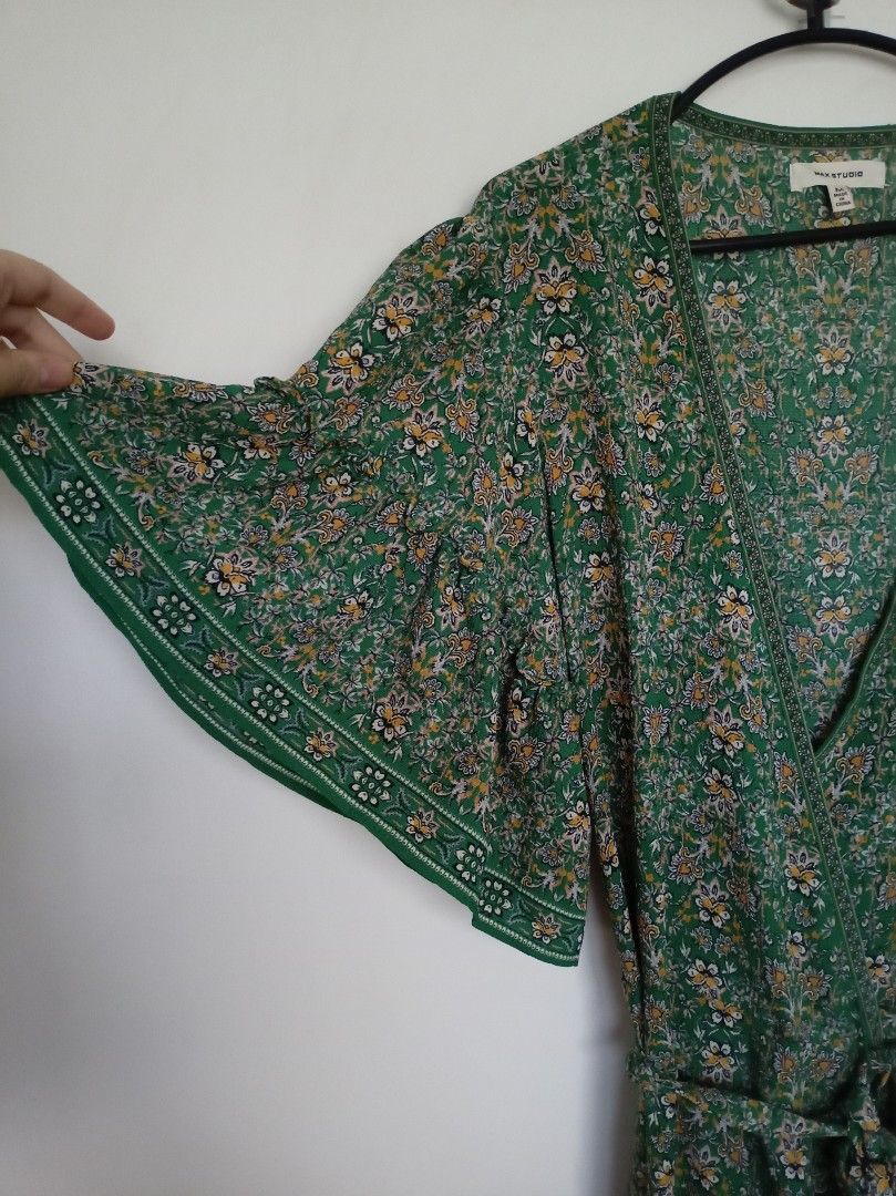 Max Studio Green Floral Dress (Category: Dresses) located in Mabalacat. Submitted by twilight_radar (Listing ID 1440914289, Image 3). Description: .
