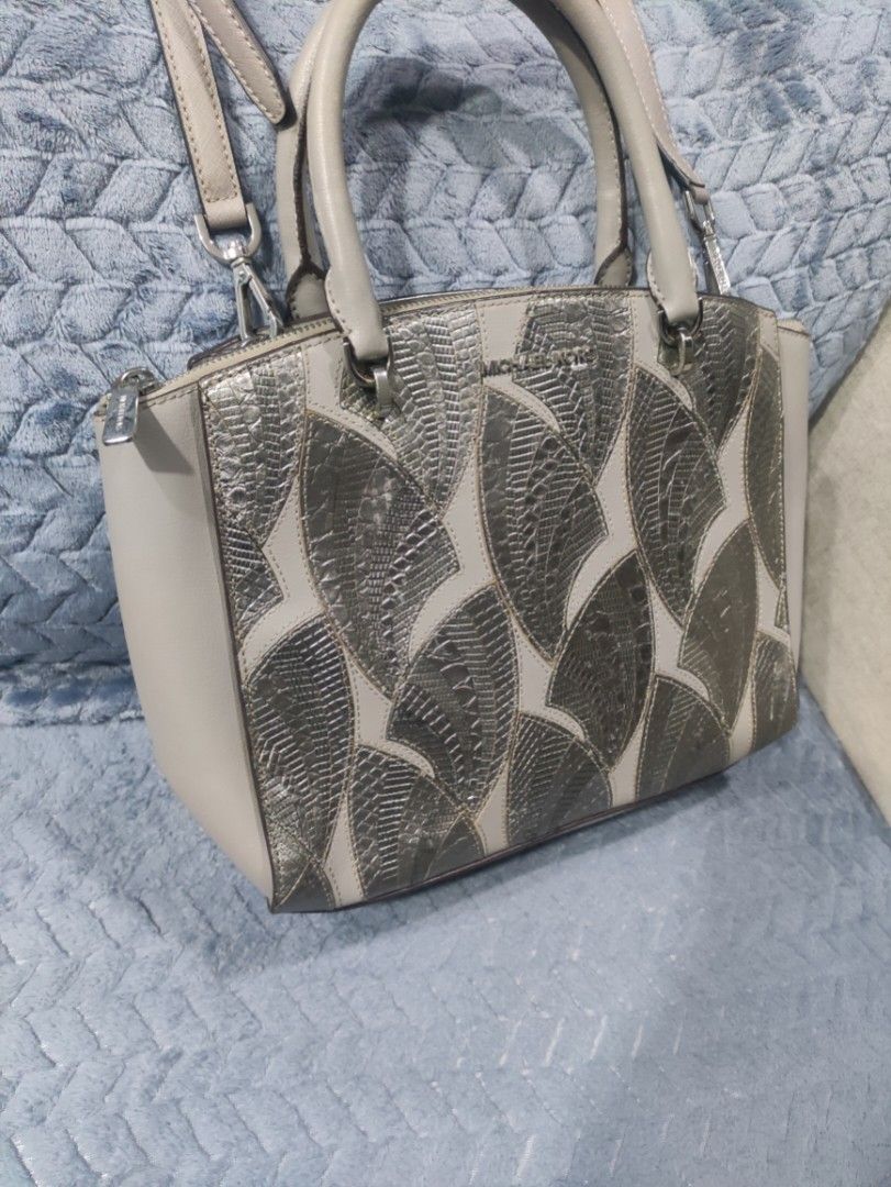 Michael Kors Two Way Bag (Category: Luxury Bags & Wallets) located in Cainta. Submitted by luckyluxurycollections (Listing ID 1435714594, Image 2). Description: - Authentic Michael Kors bag - U.S. bought -Very pretty in actual.