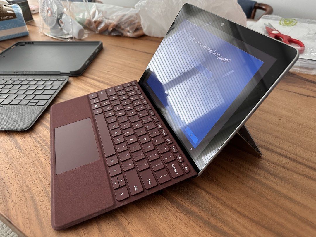Microsoft Surface Go with  Keyboard468554708703006721