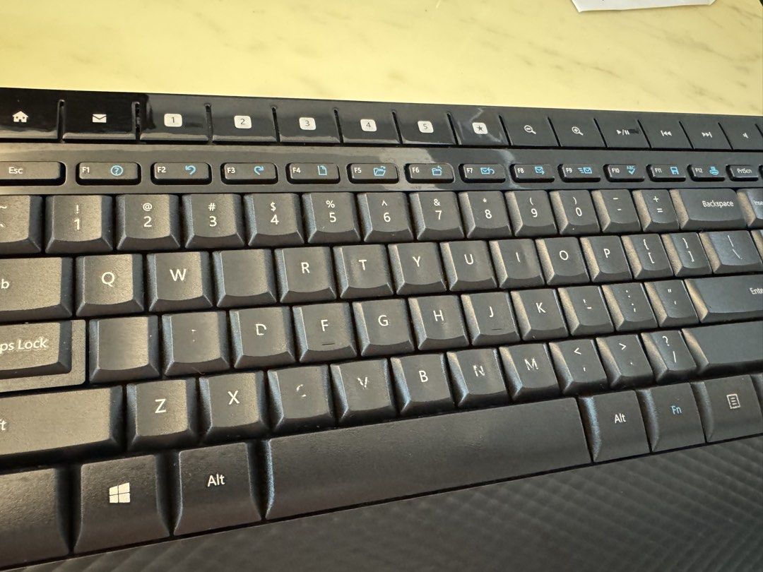 Microsoft Wireless Desktop 2000 Keyboard and Mouse Combo468305386291875843