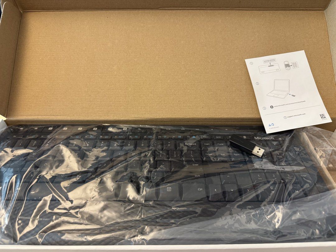 Microsoft Wireless Desktop 2000 Keyboard and Mouse Combo468305386291875841