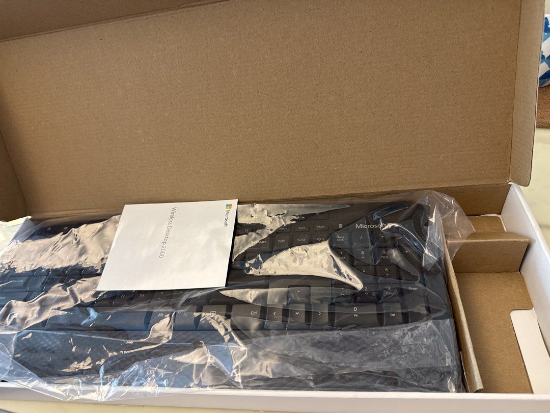 Microsoft Wireless Desktop 2000 Keyboard and Mouse Combo468305386291875846