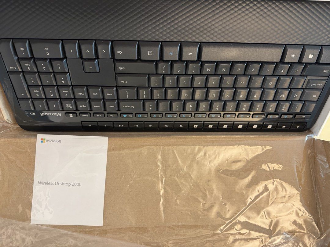 Microsoft Wireless Desktop 2000 Keyboard and Mouse Combo468305386291875842