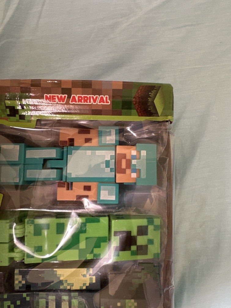 Minecraft 玩具人仔 （分類：樂高及拼砌組合）位於 Hong Kong。 由 joyceckh44556 提交（商品編號 1440887302，圖片 3）。簡介： 9成半新玩具，只是包裝有少許破損。