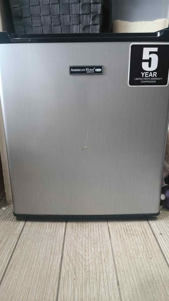 MINI FRIDGE (American Home Mini Bar) (Category: Refrigerators and Freezers) located in Makati City. Submitted by johnnormanr.estuista (Listing ID 1440794636, Image 3). Description: American Home ABR-H1822G Bar Ref 1.8cuft Gray ✅ Original ✅ With box and paper ✅ No issue ✅ Minor scratches RFS: Decluttering.