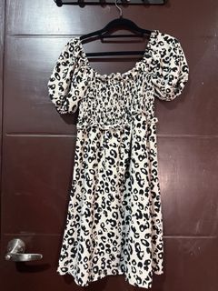 (Category: ) located in . Submitted by fashionifywardrobe8899 (Listing ID 1440916329, Image 1). Description: .