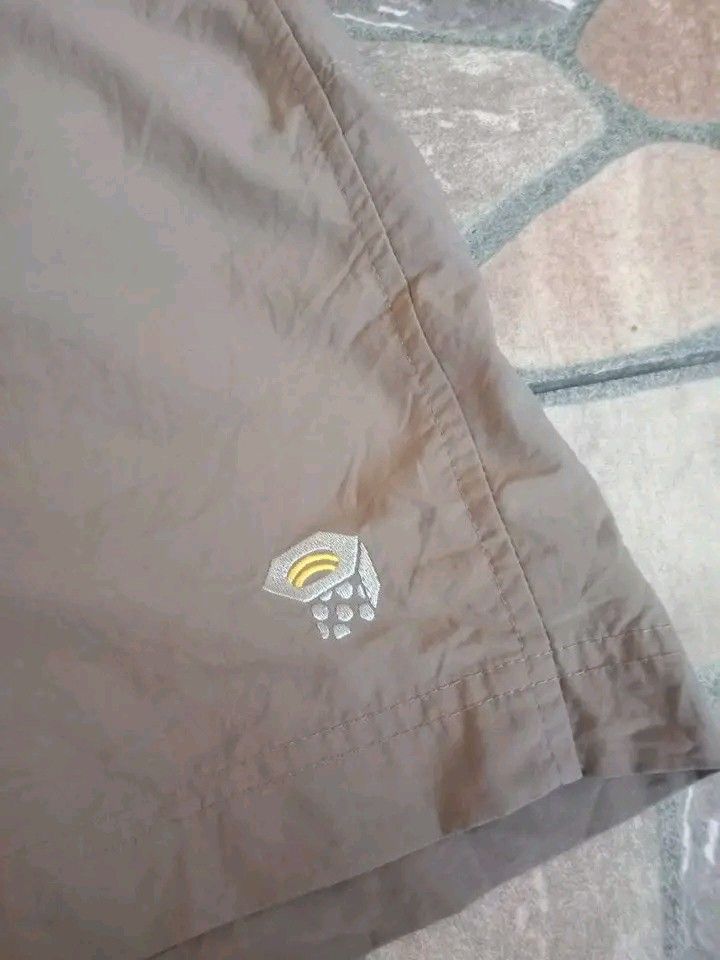 Mountain hardwear trekking short (Category: Hiking & Camping) located in Dasmarinas. Submitted by francoprancisco (Listing ID 1440863243, Image 3). Description: Mountain hardwear trekking short 32-34 x 18 dimes quickdry/lightweight/belted. excellent no flaws 650 plus sfee cavite loc..