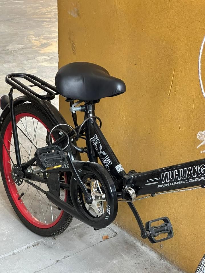 Folding Bicycle with Red Rims (Category: Bicycles) located in Mandaluyong City. Submitted by prelovedbythebabs (Listing ID 1440901164, Image 2). Description: - Black folding bike with stylish red rim accents - Convenient rear rack for carrying essentials - Ideal for space-saving storage - Ready for its next adventure! - Negotiable Note: Slight issue on stem lock lever handle bar..