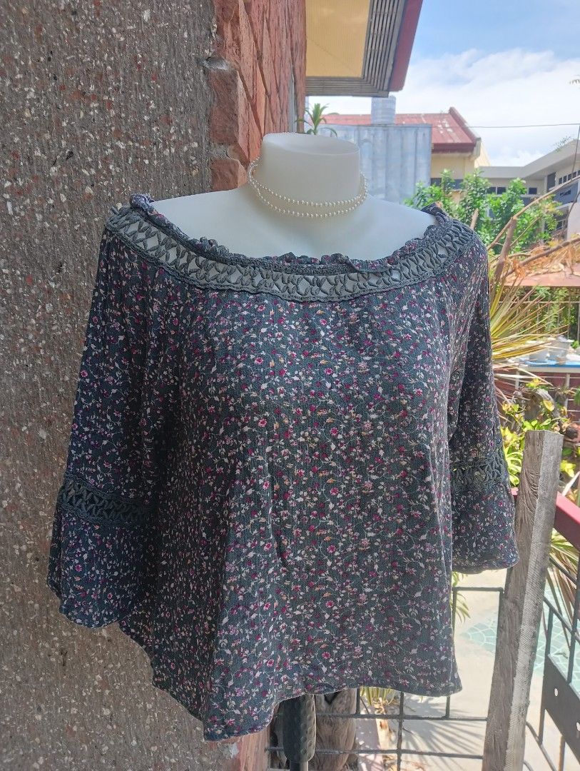 Multicolor Esoteric Floral Patterned Blouse Yarn Trim (Category: Blouses) located in Dagupan City. Submitted by t00tsy (Listing ID 1440802172, Image 1). Description: !!𝗦𝗙 𝗦𝗛𝗢𝗨𝗟𝗗𝗘𝗥𝗘𝗗 𝗕𝗬 𝗕𝗨𝗬𝗘𝗥!! ༄ 𝗦𝗲𝗲 𝗮𝗹𝗹 𝗜𝗺𝗮𝗴𝗲𝘀 𝗕𝗲𝗳𝗼𝗿𝗲 𝗜𝗻𝗾𝘂𝗶𝗿𝗶𝗻𝗴 ༄ 𝗔𝗹𝗹 𝗶𝘁𝗲𝗺𝘀 𝗮𝗿𝗲 𝗪𝗮𝘀𝗵𝗲𝗱 𝗮𝗻𝗱 𝗦𝗮𝗻𝗶𝘁𝗶𝘇𝗲𝗱 SIZE: Bust: 36 in Length: 19 in DETAILS: • Embroidered Details • Cute Boho MOP: GCASH MOD: JNT pm for more info