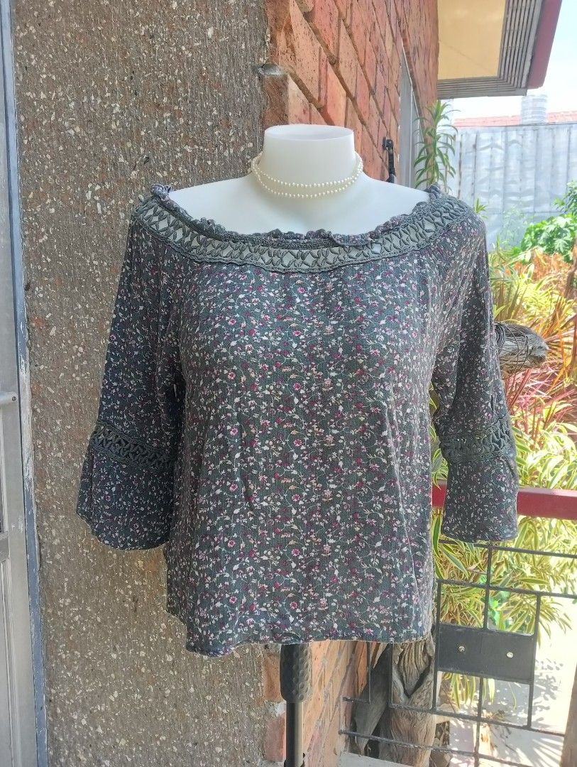 Multicolor Esoteric Floral Patterned Blouse Yarn Trim (Category: Blouses) located in Dagupan City. Submitted by t00tsy (Listing ID 1440802172, Image 2). Description: !!𝗦𝗙 𝗦𝗛𝗢𝗨𝗟𝗗𝗘𝗥𝗘𝗗 𝗕𝗬 𝗕𝗨𝗬𝗘𝗥!! ༄ 𝗦𝗲𝗲 𝗮𝗹𝗹 𝗜𝗺𝗮𝗴𝗲𝘀 𝗕𝗲𝗳𝗼𝗿𝗲 𝗜𝗻𝗾𝘂𝗶𝗿𝗶𝗻𝗴 ༄ 𝗔𝗹𝗹 𝗶𝘁𝗲𝗺𝘀 𝗮𝗿𝗲 𝗪𝗮𝘀𝗵𝗲𝗱 𝗮𝗻𝗱 𝗦𝗮𝗻𝗶𝘁𝗶𝘇𝗲𝗱 SIZE: Bust: 36 in Length: 19 in DETAILS: • Embroidered Details • Cute Boho MOP: GCASH MOD: JNT pm for more info