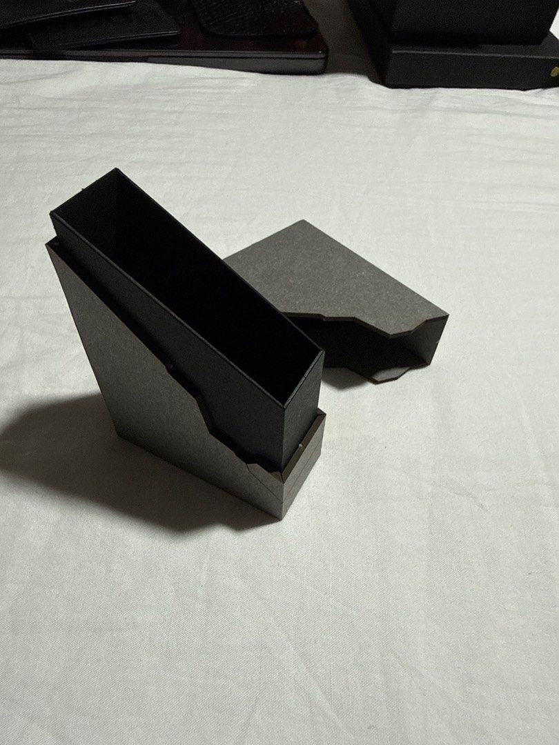 Name card Holder (Category: Accessories) located in Singapore. Submitted by tombradey (Listing ID 1440887159, Image 1). Description: - slate feel - made from layers of paper - crack design opening - Sturdy construction -made and from Japan .