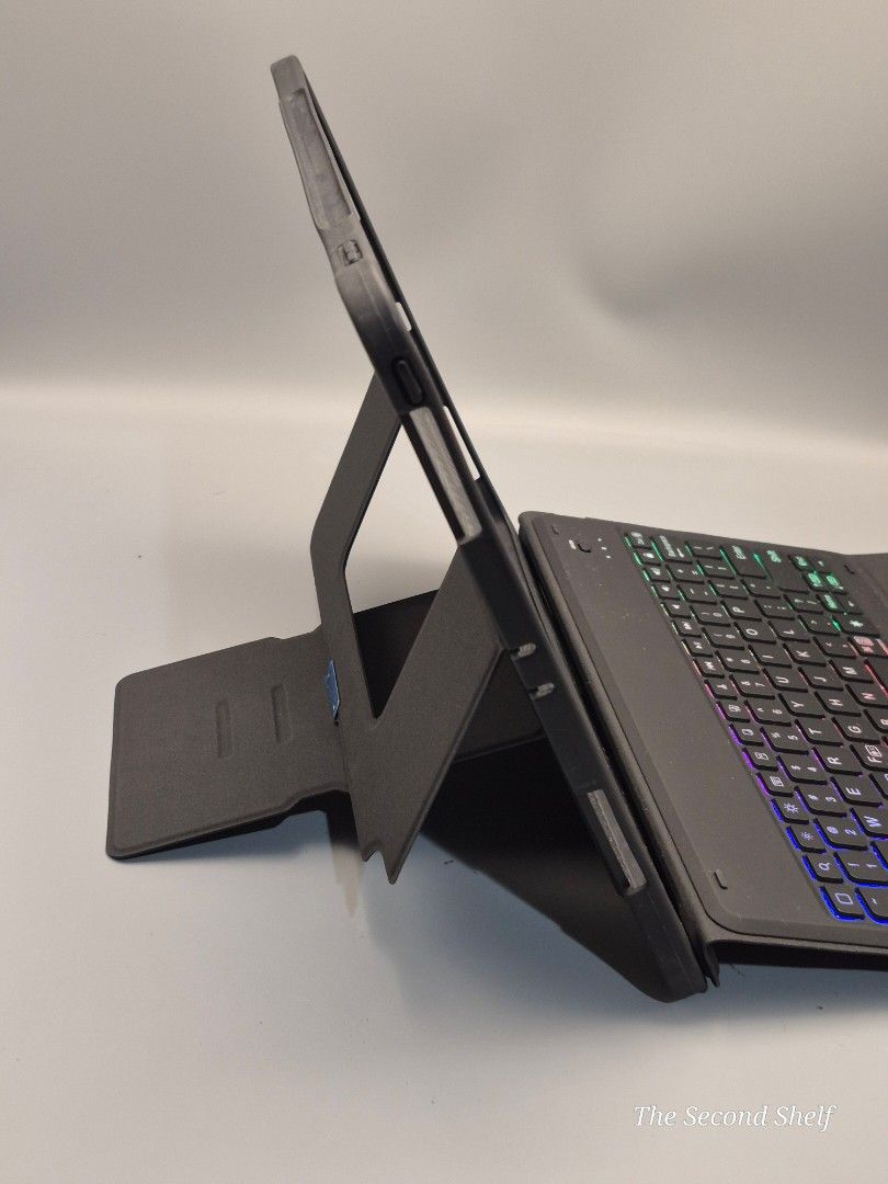 nateck KB02006 Bluetooth Keyboard Case For iPad Pro 12.9" 3rd Gen (2018) (Category: Computer Keyboard) located in Santa Rosa. Submitted by thesecondshelf (Listing ID 1440908502, Image 2). Description: Inateck KB02006 Bluetooth Keyboard Case For iPad Pro 12.9" 3rd Gen (2018) and 4th Gen (2020) Compatible Models: Please check for compatibility. A1876, A2014, A1895, A1983 A2229, A2069, A2232, A2233 Features: • RGB backlit keyboard • Bluetooth connec