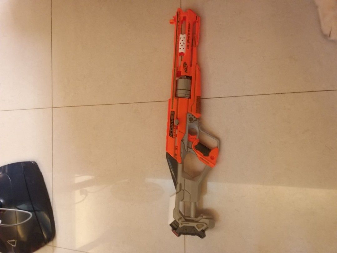 Nerf bundle （分類：動作及對戰玩具）位於 Hong Kong。 由 cc1whaj 提交（商品編號 1440872743，圖片 2）。簡介： selling with bullets and magazine 。