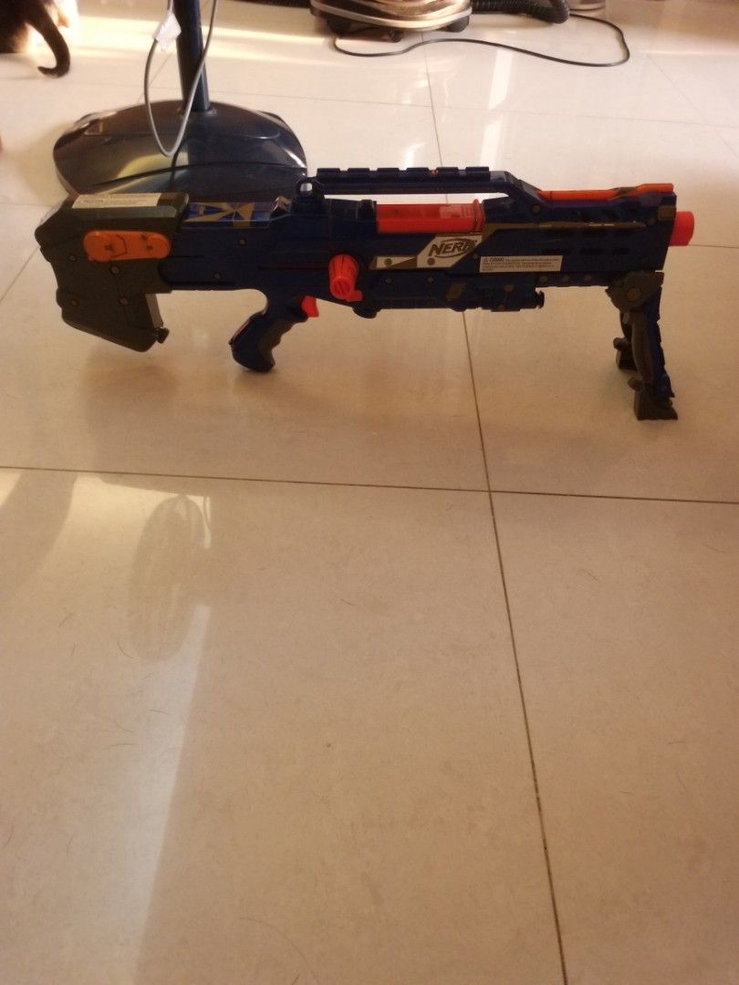 Nerf bundle （分類：動作及對戰玩具）位於 Hong Kong。 由 cc1whaj 提交（商品編號 1440872743，圖片 1）。簡介： selling with bullets and magazine 。