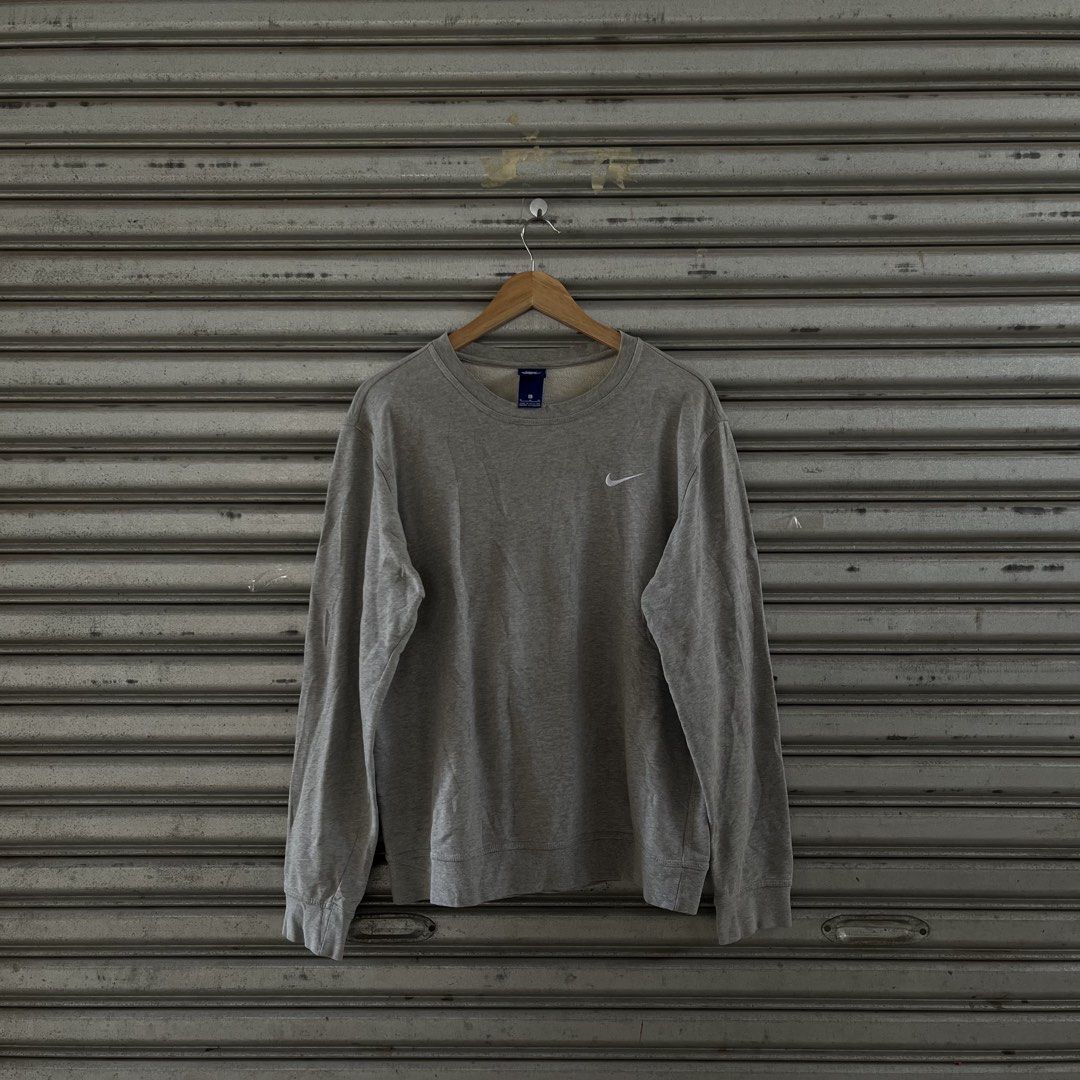 Nike Club Sweatshirt (Category: Coats, Jackets and Outerwear) located in Sagbayan (Borja). Submitted by thriftbyken (Listing ID 1440816261, Image 1). Description: 26 length 22 width.
