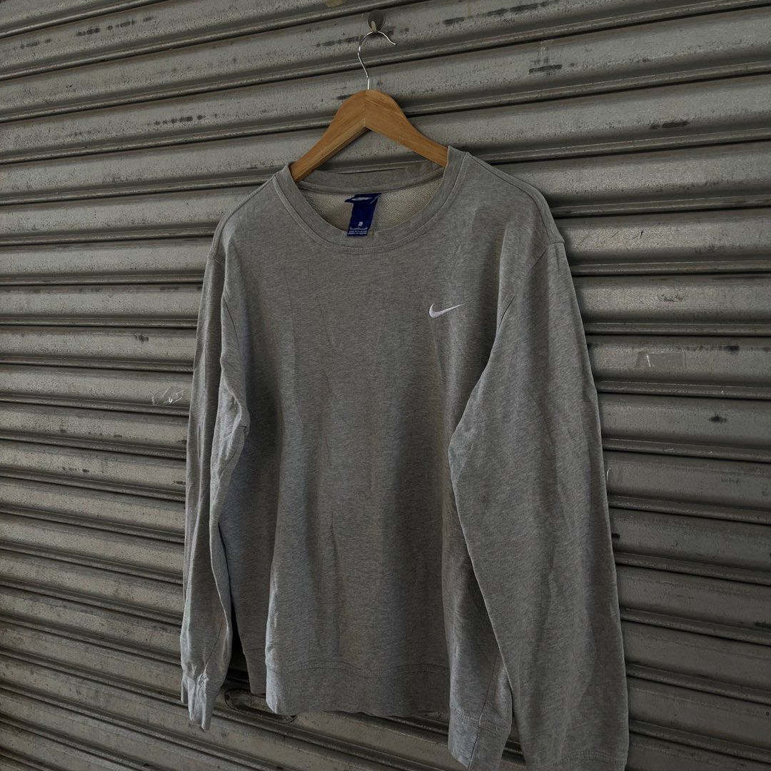 Nike Club Sweatshirt (Category: Coats, Jackets and Outerwear) located in Sagbayan (Borja). Submitted by thriftbyken (Listing ID 1440816261, Image 2). Description: 26 length 22 width.