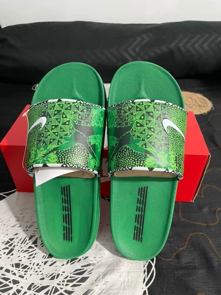 Nike Offcourt Slide - Green (Category: Slippers & Slides) located in Paranaque City. Submitted by camsysassy0696 (Listing ID 1440844731, Image 1). Description: FOR SALE! Brand new! BOX Size - US 10 | UK 9 | EUR 44 | CM 28 - Green Nike slides - Size 10 - Features a cool graphic pattern on the strap - Includes original box and tags - Ideal for casual wear or after sports Free Delivery within 5km 😉.