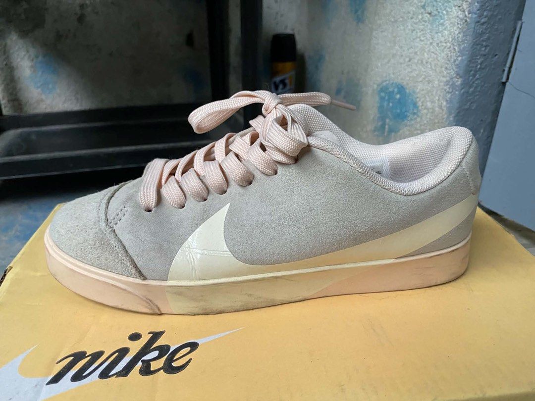 Nike Women Shoes (Category: Sneakers) located in Manila. Submitted by perfumeria0724 (Listing ID 1440870864, Image 2). Description: Original with Box Rfs: Need fund North Caloocan 📍 .