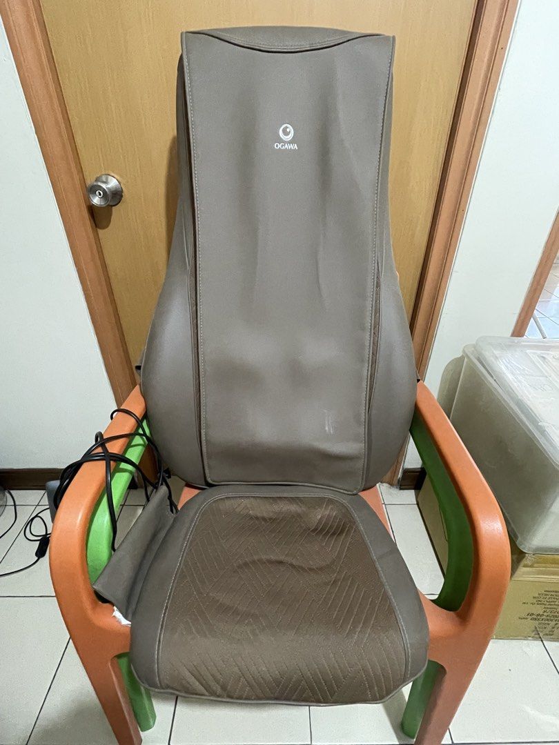 OGAWA Mobile Seat Massage NX (Category: Massage Devices) located in Quezon City. Submitted by hopezam.374 (Listing ID 1440803901, Image 2). Description: - OGAWA massage cushion for back and seat - Provides a relaxing massage experience - Neutral beige and tan color - Easy to place on any chair - Perfect for home or office use - Get relief after a long day.