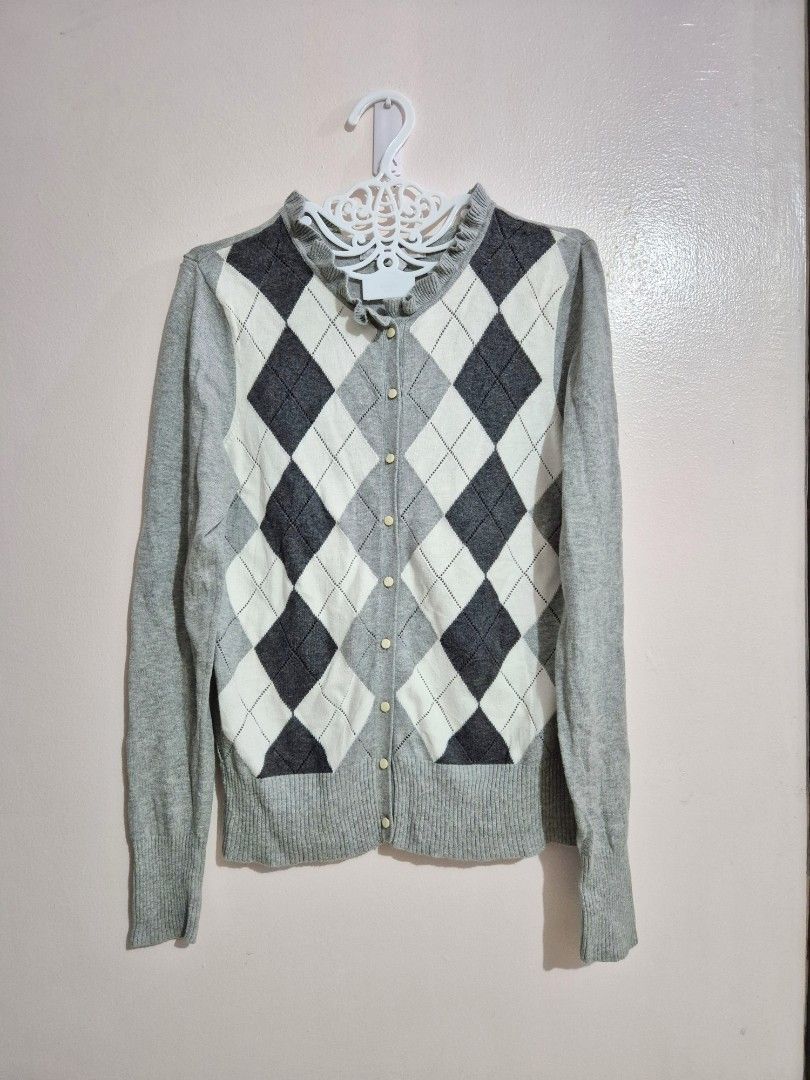 Old Navy Argyle Cardigan 100% Cotton (Category: Blouses) located in Pasig City. Submitted by rialuna_fire (Listing ID 1440900123, Image 1). Description: .