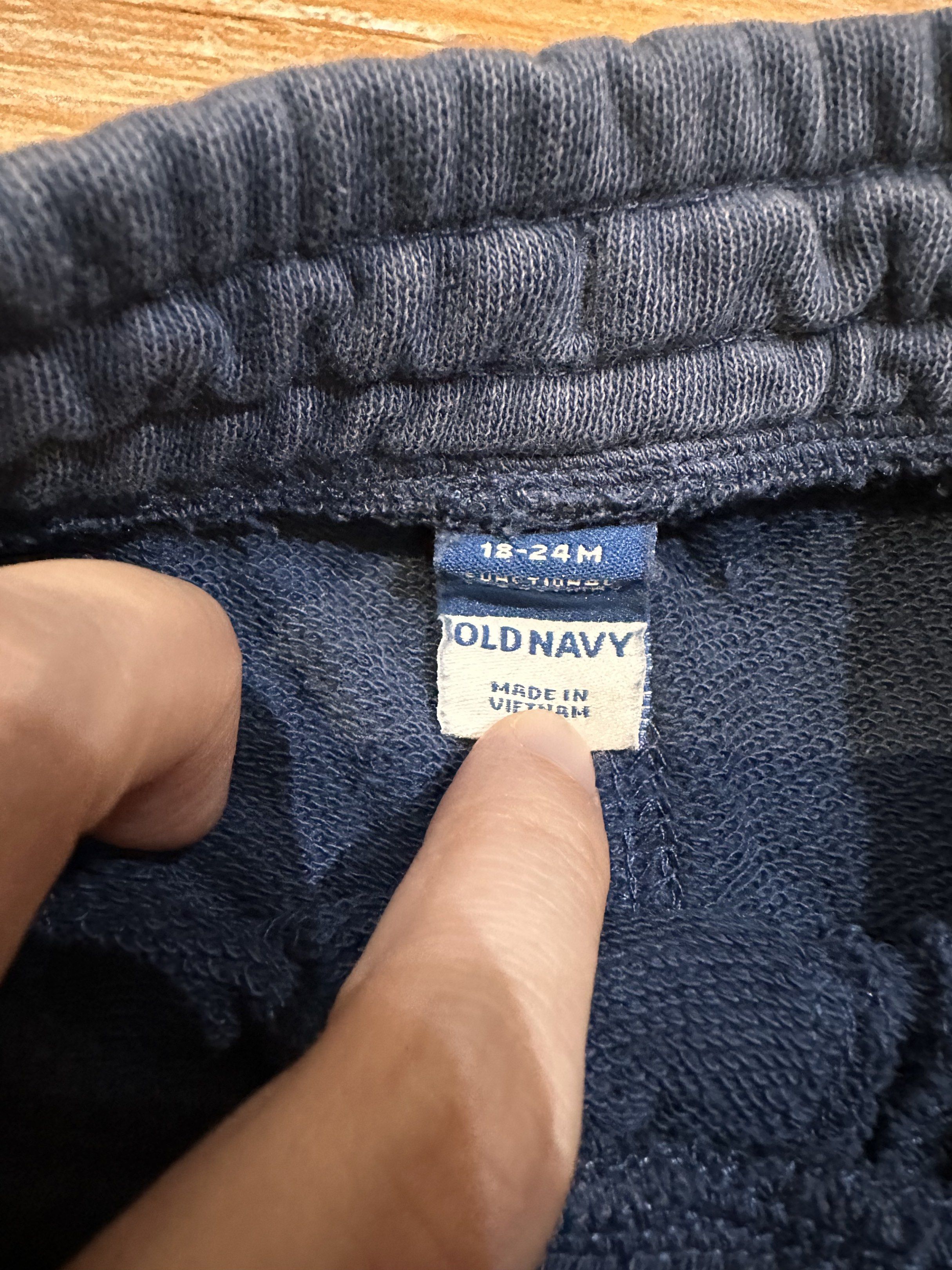 Old Navy Blue Cargo Shorts 18-24M (Category: Babies & Kids Fashion) located in Quezon City. Submitted by jongph (Listing ID 1440912155, Image 2). Description: - Blue Old Navy cargo shorts - Elastic waistband with drawstring - Two side cargo pockets - Made in Vietnam - Great for everyday wear.