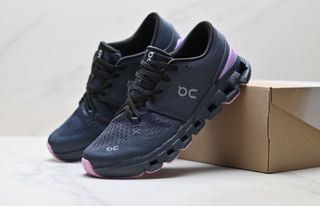 (Category: ) located in . Submitted by khai.uasneakers (Listing ID 1440919664, Image 1). Description: .