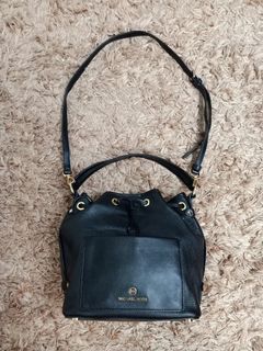 (Category: ) located in . Submitted by fashionluxury058 (Listing ID 1440818040, Image 1). Description: .