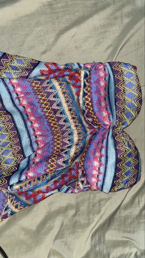 Padded Boho Aztec Print Cropped Tube Top (Category: Others Tops) located in Makati City. Submitted by madwear___ (Listing ID 1440945053, Image 2). Description: 🏵️ fits s-m. with padded foam and garterized clot 🌀 10/10 condition; no issues 🪷 modes of payment: gcash, maya, chinabank, and unionbank :) 🍀 shipping fee must be paid by buyer; same day delivery is possible 💠 color may vary due to lighting send a message for inquires! 🪄💌 .