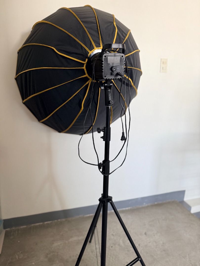Parabolic Softbox With Grid Bowen Mount Honeycomb 90cm SET (Category: Lighting & Studio Equipment) located in Antipolo. Submitted by jenidee.merchandise (Listing ID 1440778872, Image 2). Description: Parabolic Softbox With Grid Bowen Mount Honeycomb 90cm SET LIKE NEW - seldom used Reason For Selling: Decluttering INCLUDED: 90cm softbox reflector light stand 300w fill light Purchase / Original Price: Php6,000 Selling Price: Php3,500 .