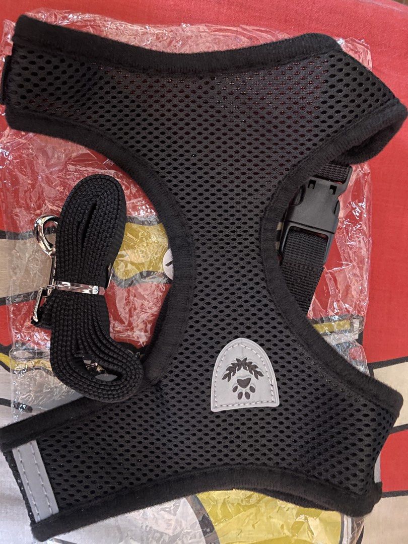 Pet leash (Category: Homes & Other Pet Accessories) located in Gombak. Submitted by sukunaku (Listing ID 1440832607, Image 2). Description: For dogs or cats Black size XL Blue size L Condition 10/10 Brand new.