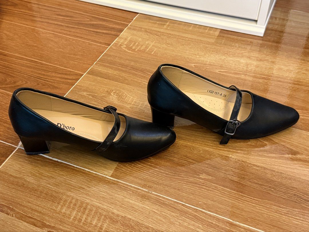 Preloved Mario D' Boro Black Heels Size 35 (Category: Heels) located in Davao. Submitted by decluttergrlyp__ (Listing ID 1440766196, Image 2). Description: Preloved Mario D' Boro Black Heels Size 35 Used twice only last 2024 during On-the-Job Training No box Loc: Davao City MOP: Gcash/GoTyMe MOD: J&T Note: Sure buyers pm only .