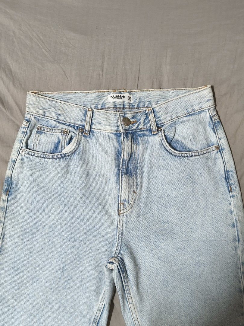PULL & BEAR Light Wash Mom Jeans (Category: Jeans) located in Quezon City. Submitted by declutterwithnari (Listing ID 1440766142, Image 2). Description: PULL & BEAR Light Wash Mom Jeans - In good condition, was used but not abused! - Size: M (EUR 38) Dimensions Waist: 30-31" Length: 38" mop: GCash, GoTyme, Maya (payment first) mod: Lalamove, Grab, J&T rfs: decluttering.