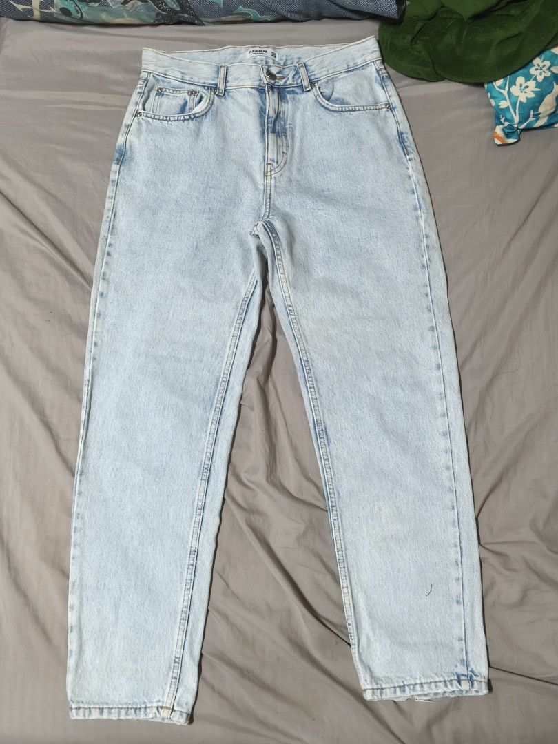 PULL & BEAR Light Wash Mom Jeans (Category: Jeans) located in Quezon City. Submitted by declutterwithnari (Listing ID 1440766142, Image 1). Description: PULL & BEAR Light Wash Mom Jeans - In good condition, was used but not abused! - Size: M (EUR 38) Dimensions Waist: 30-31" Length: 38" mop: GCash, GoTyme, Maya (payment first) mod: Lalamove, Grab, J&T rfs: decluttering.
