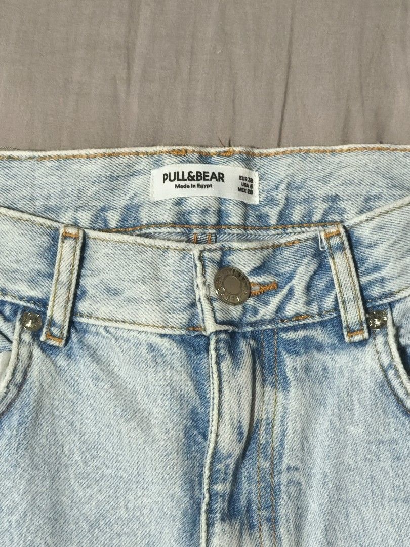 PULL & BEAR Light Wash Mom Jeans (Category: Jeans) located in Quezon City. Submitted by declutterwithnari (Listing ID 1440766142, Image 3). Description: PULL & BEAR Light Wash Mom Jeans - In good condition, was used but not abused! - Size: M (EUR 38) Dimensions Waist: 30-31" Length: 38" mop: GCash, GoTyme, Maya (payment first) mod: Lalamove, Grab, J&T rfs: decluttering.