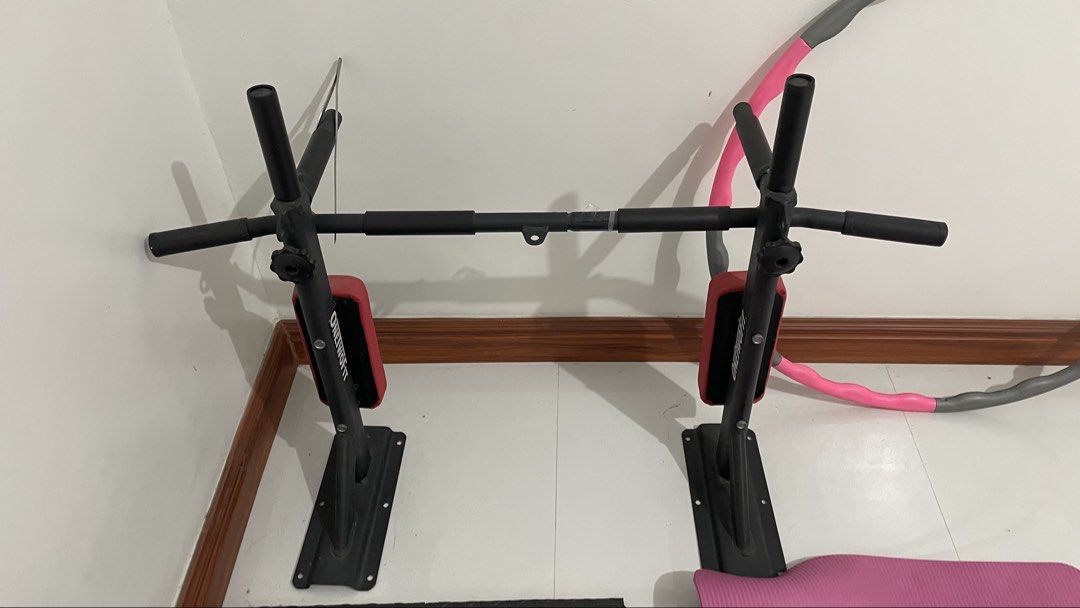 Pull up bar with arm rest (Category: Weights & Dumbbells) located in Manila. Submitted by pattytotie (Listing ID 1440929043, Image 1). Description: Screw is included.