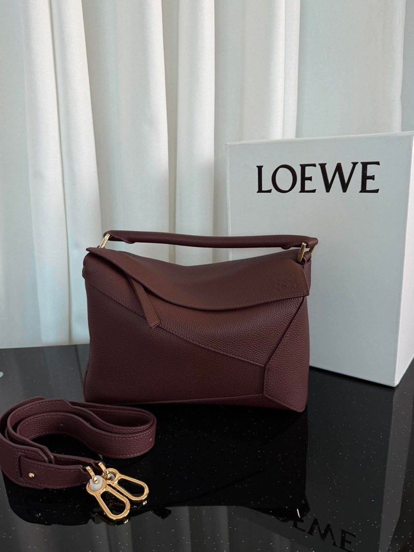 Puzzle Bag Size 24CM And 29CM (Category: Cross-body Bags) located in Manila. Submitted by grandtree-aa68 (Listing ID 1440918001, Image 2). Description: Authenticity is not guaranteed Inclusion with Box and Dustbag.